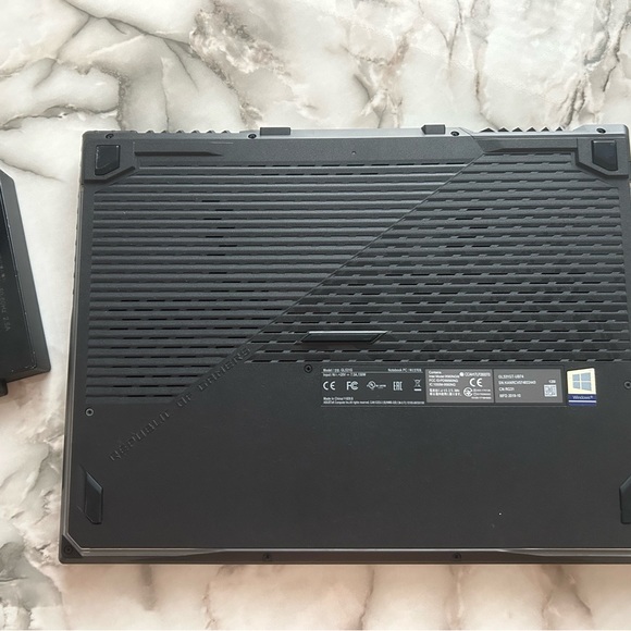 ASUS ROG GAMING LAPTOP (2019) - Picture 8 of 11